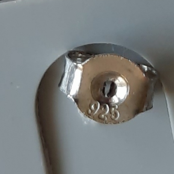 Sterling silver pearl earrings. - Picture 6 of 6